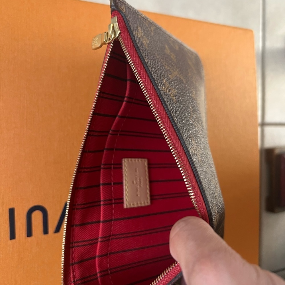 Authentic Louis Vuitton neverfull cloth clutch bag - Picture 4 of 9